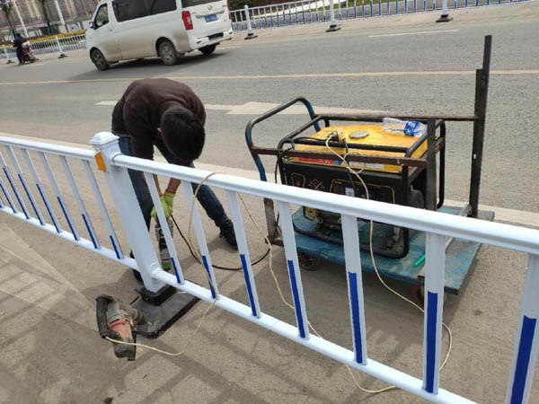 道路護欄價格 道路護欄價格